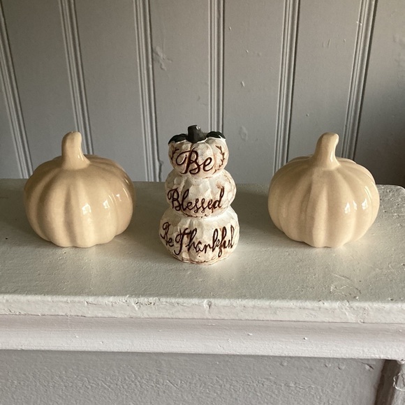 NWT- 2 Cream Crackle & 1 Be Blessed Be Thankful Stacked Pumpkin Decorations Set - Picture 10 of 17
